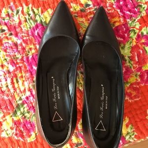 Black block-heel pointy toe pumps